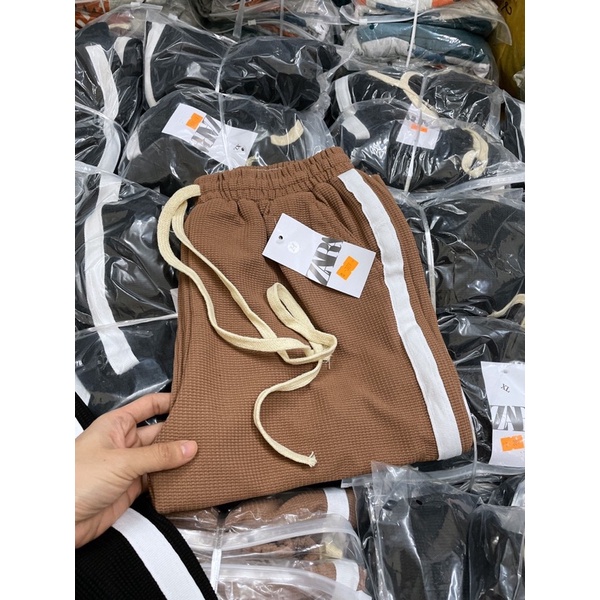 quần jogger bom tăm tổ ong màu đen nâu