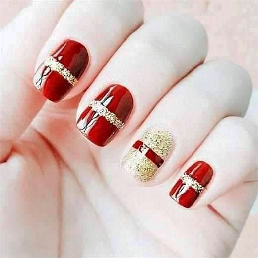 Gel nhũ viền kẻ móng siêu đẹp.