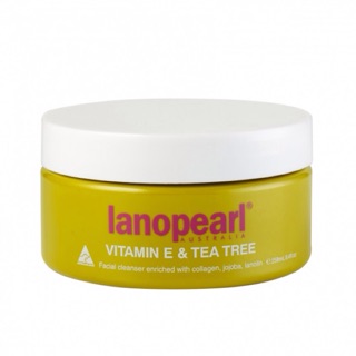 Sữa rửa mặt tinh chất Trà xanh và Vitamin E 250ml