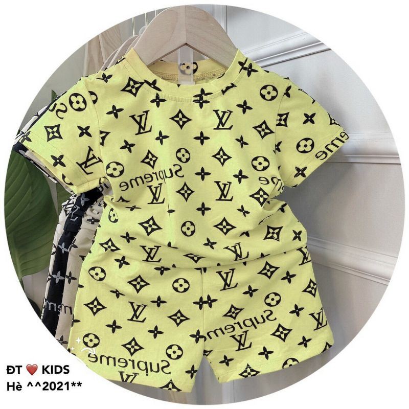 Bộ Lv cho cả bé trai và bé gái nhà e về 4 màu y hình vải thun lạnh nhé các mẹ