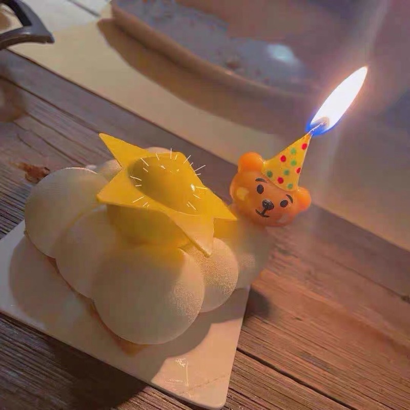 Nến đầu gấu nâu mũ chấm bi màu sắc trang trí sinh nhật, tiệc