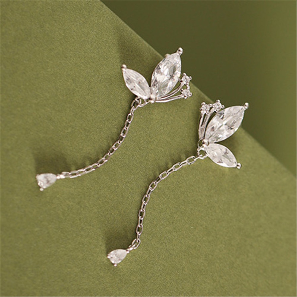 Đôi Khuyên Tai Dáng Dài Đính Bướm Pha Lê Xinh Xắn