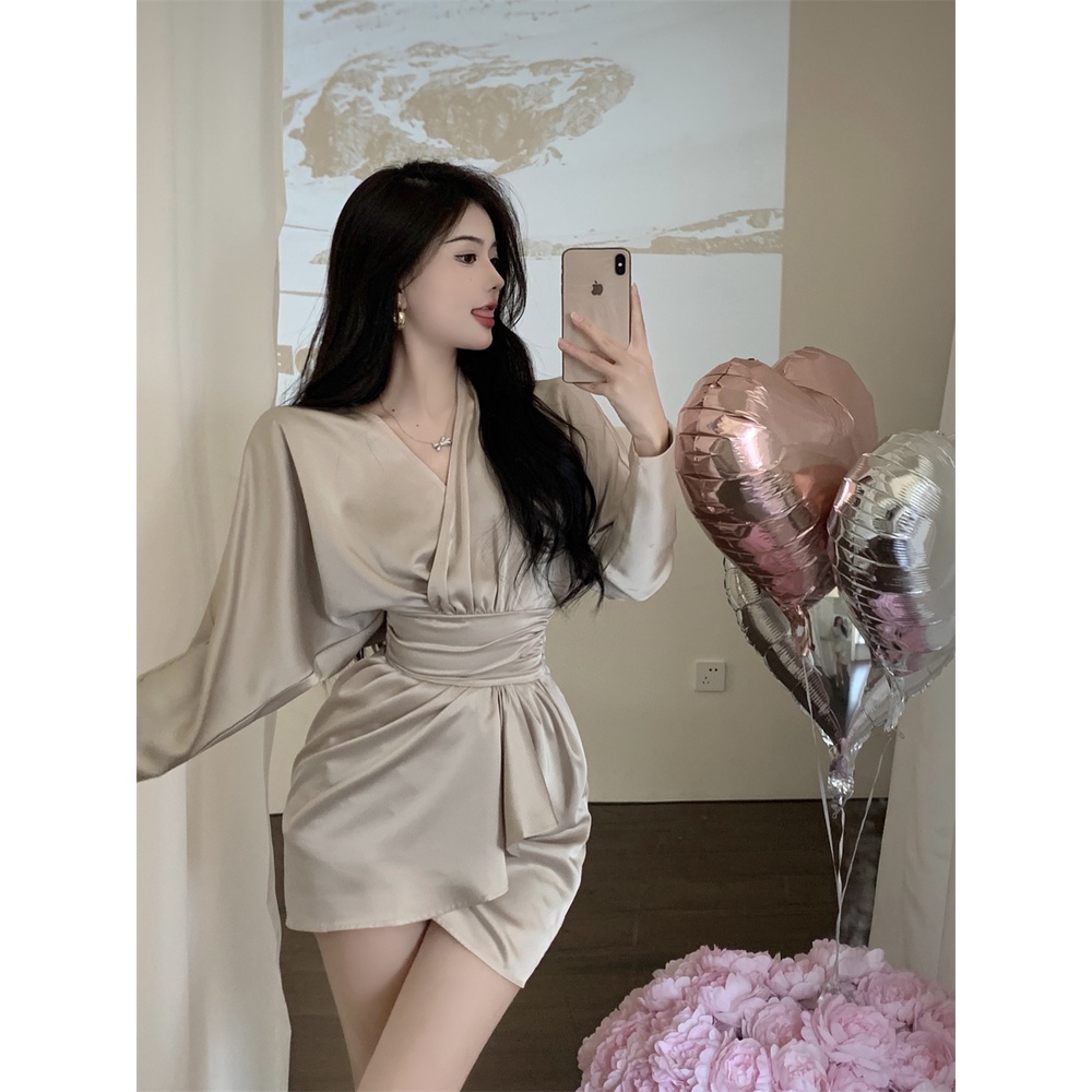 Đầm Nữ Tay Dài Cổ Chữ v Thời Trang Quyến Rũ