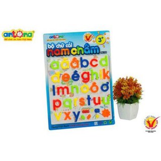 Vỉ chữ cái nam châm in thường giúp bé học chữ và ghép vần