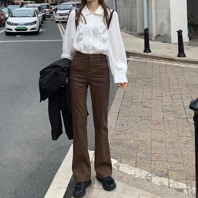 Quần jean lưng cao ống loe form ôm theo phong cách retro dễ phối đồ