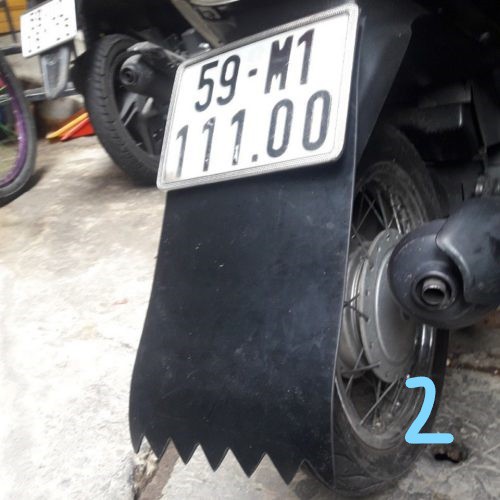 Miếng chắn bùn xe máy tấm chắn bùn xe máy trời mưa hình răng cưa màu đen