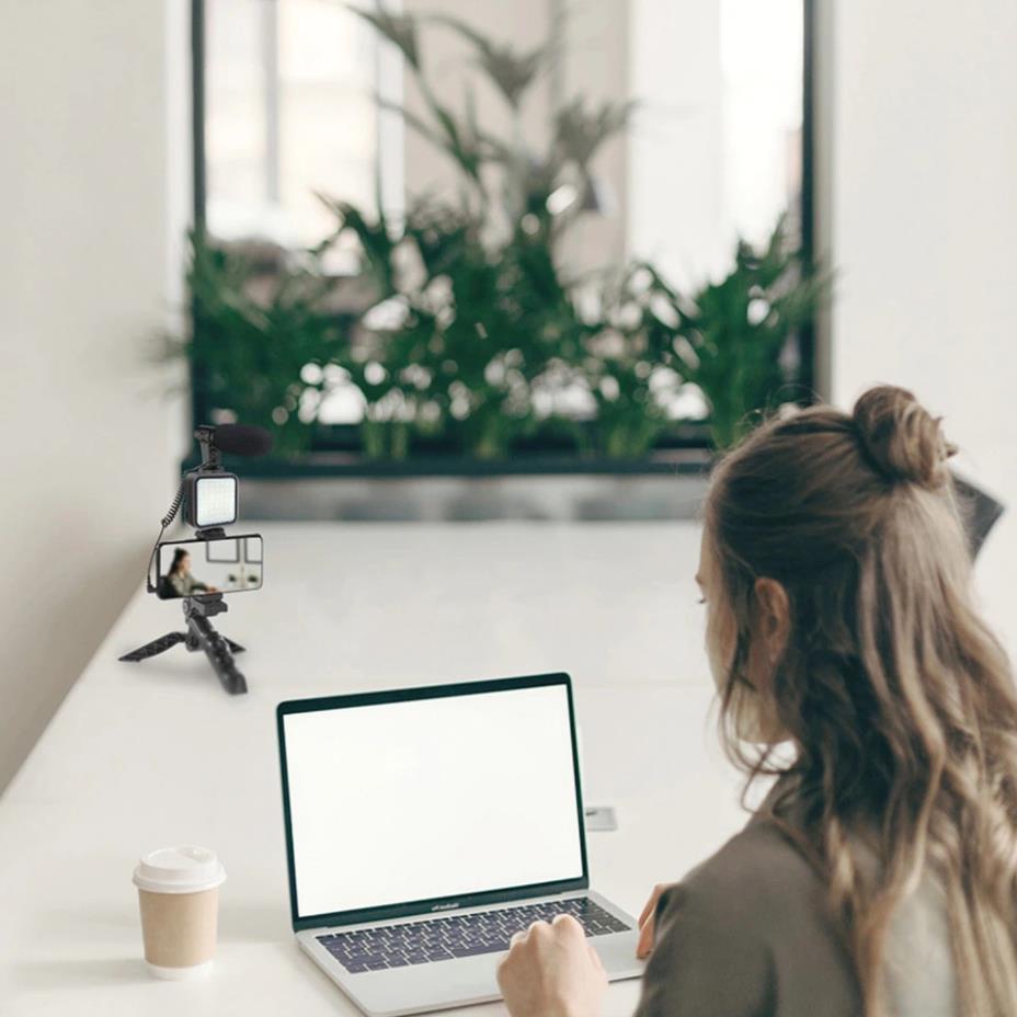 [Xả Kho] Dụng cụ livetream, quay video chuyên nghiệp kèm mic, đèn hỗ trợ tối đa