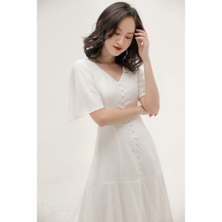 Đầm trắng nút bọc đuôi xòe