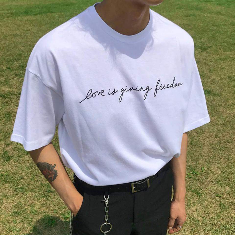 Áo thun overtee love is giving freedon_Fox unisex