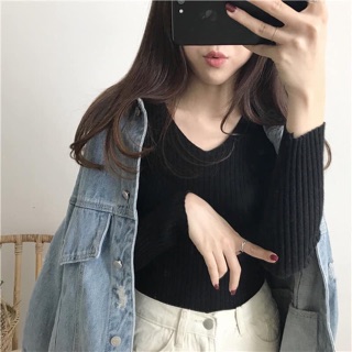 Áo len cổ chữ V