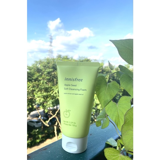Sữa rửa mặt tro núi lửa Innisfree Jeju Volcanic Pore Cleansing Foam EX