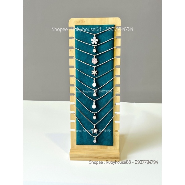 Kệ trưng dây chuyền gỗ decor cho shop