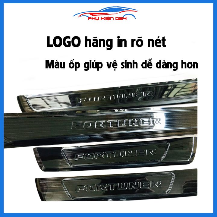 Bộ ốp bậc cửa trong ngoài nẹp bước chân Fortuner 2017-2018-2019-2020-2021-2022-2023 vân Titan chống trầy trang trí xe