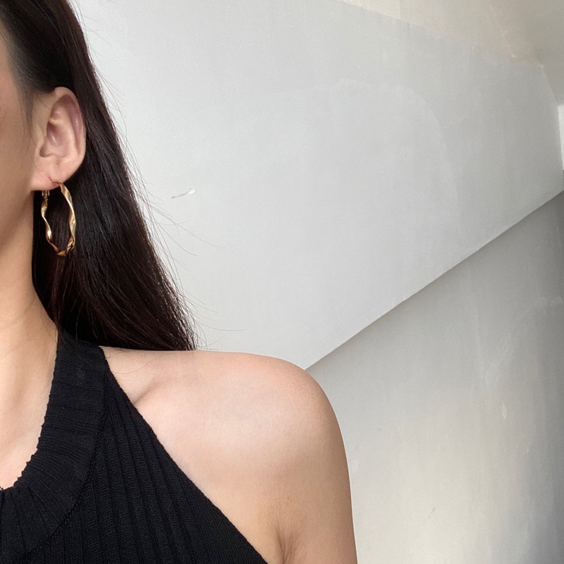 Khuyên tai nữ trang tạo hình độc đáo