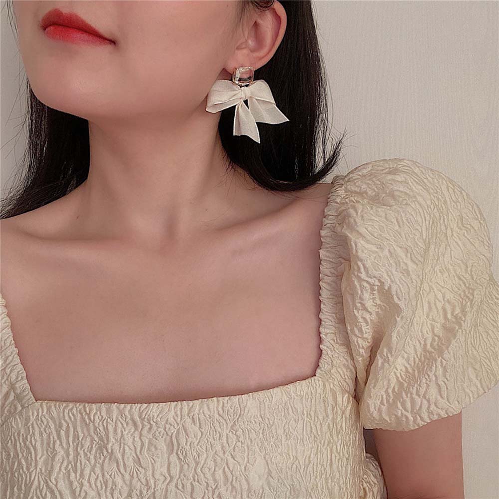 Khuyên Tai Nữ Trang Tạo Hình Độc Đáo