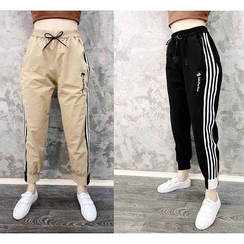 [FREESHIP- Ảnh Thật] Quần gió nữ phối sọc trắng đen bo gấu dáng jogger trẻ trung năng động/Quần Gió Thể Thao Nữ