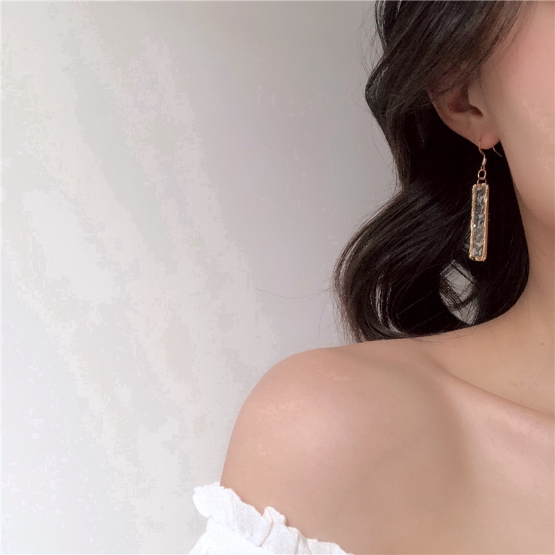 Hoa tai kim loại dáng dài thiết kế hình chữ nhật phối đá lấp lánh