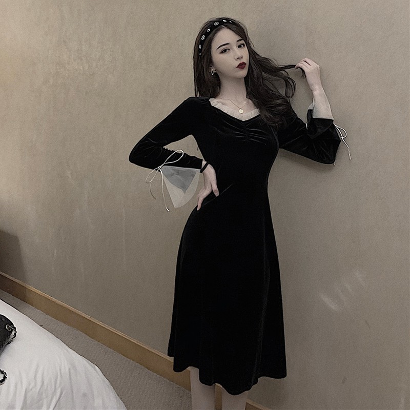 Đầm Nhung Tay Dài Cổ Chữ V Phối Lưới Form Rộng Phong Cách Quyến Rũ