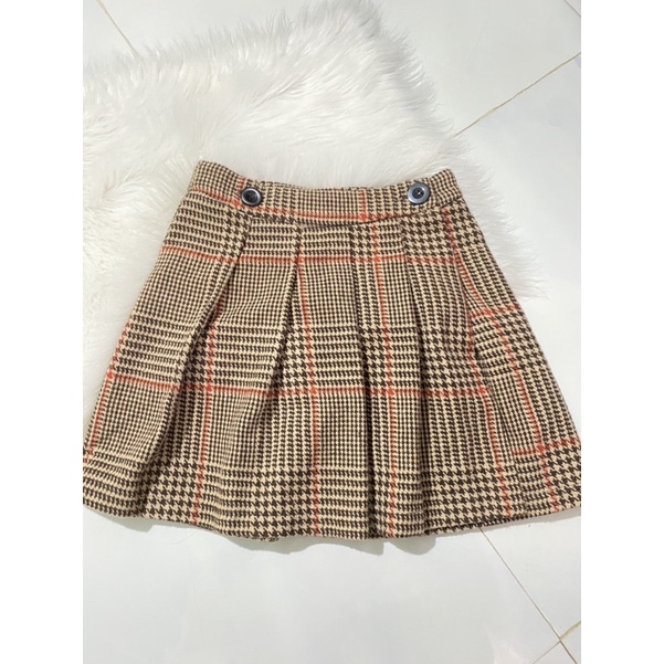 Thanh lí chân váy