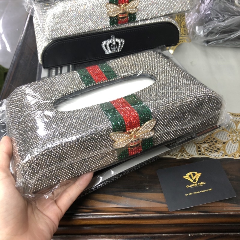 Hộp đựng khăn giấy trên taplo xe ô tô đính đá bằng da cao cáp - Vương Miện - Thiên Nga - Con Ong