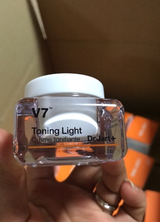 Kem V7 Toning light cream