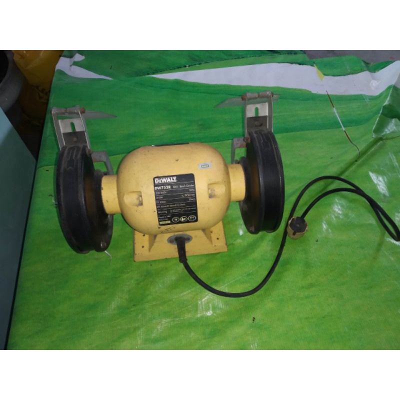Máy mài bàn 2 đá Dewalt  DW752R