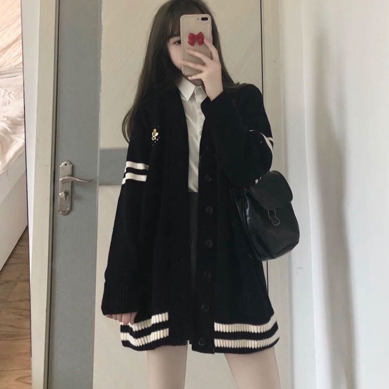 2021 autumn / winter V-collar bees embroidery Korean version of long-sleeved loose student knitted cardigan jacket three-piece set