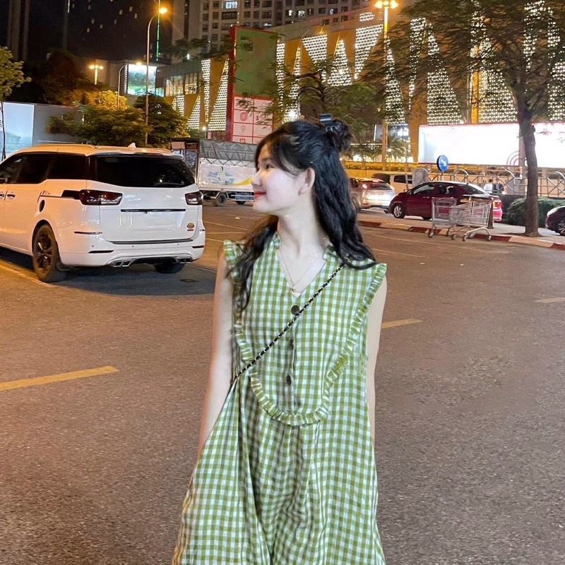 Đầm suông caro cổ V viền bèo