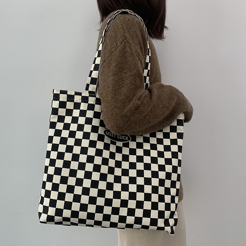 Túi tote vải họa tiết CARO có khóa zip kéo