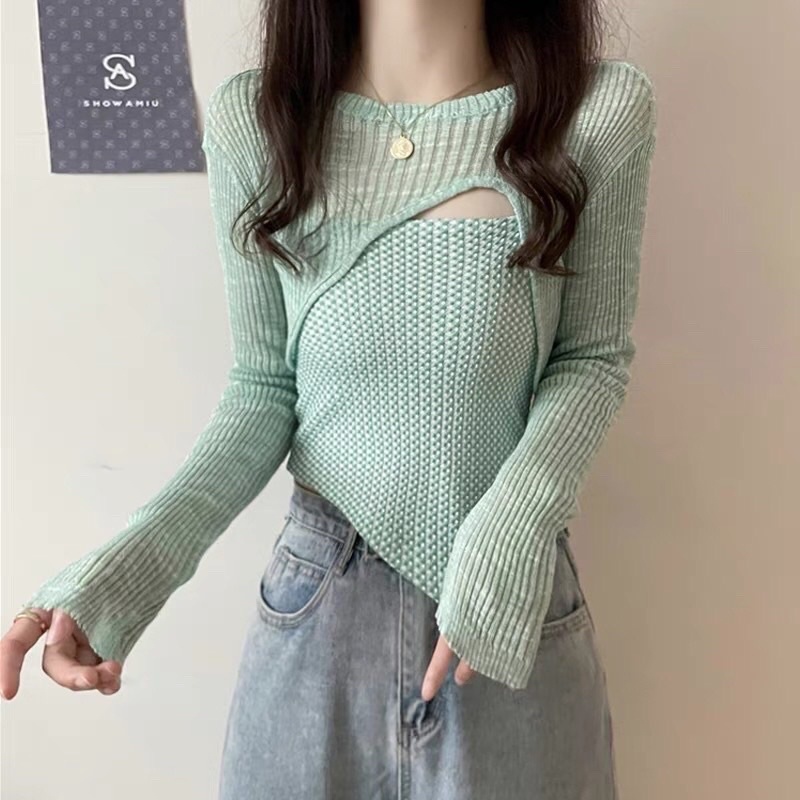 Set áo len mỏng gồm 1 áo ngoài croptop khoét ngực+ 1 áo 2s lệch vạt