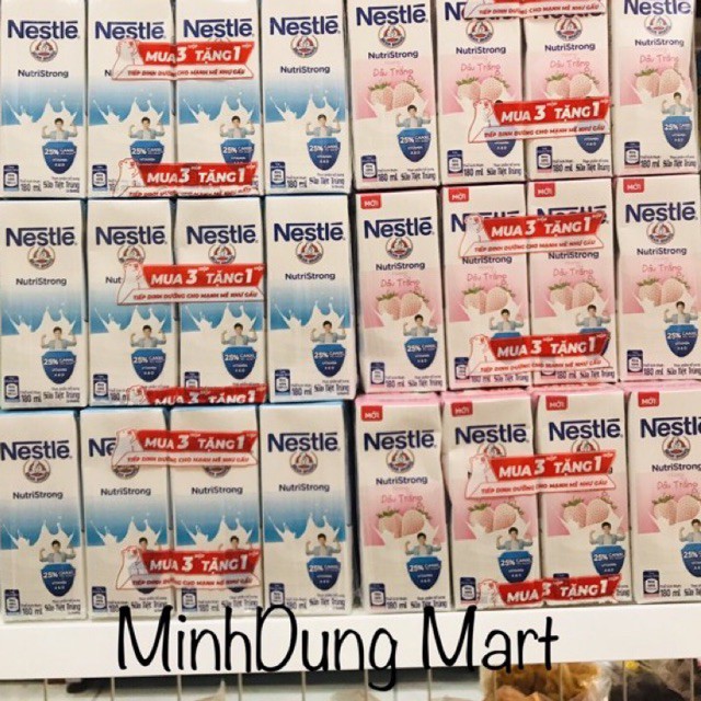 4 hộp Sữa tiệt trùng Nestle có đường/hương dâu 180ml