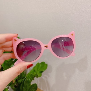 Kính trẻ em xuất dư