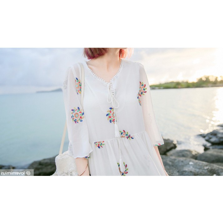 Váy trắng thêu hoa babydoll