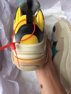 giày màu vàng xanh đế phân tầng nhiều lớp