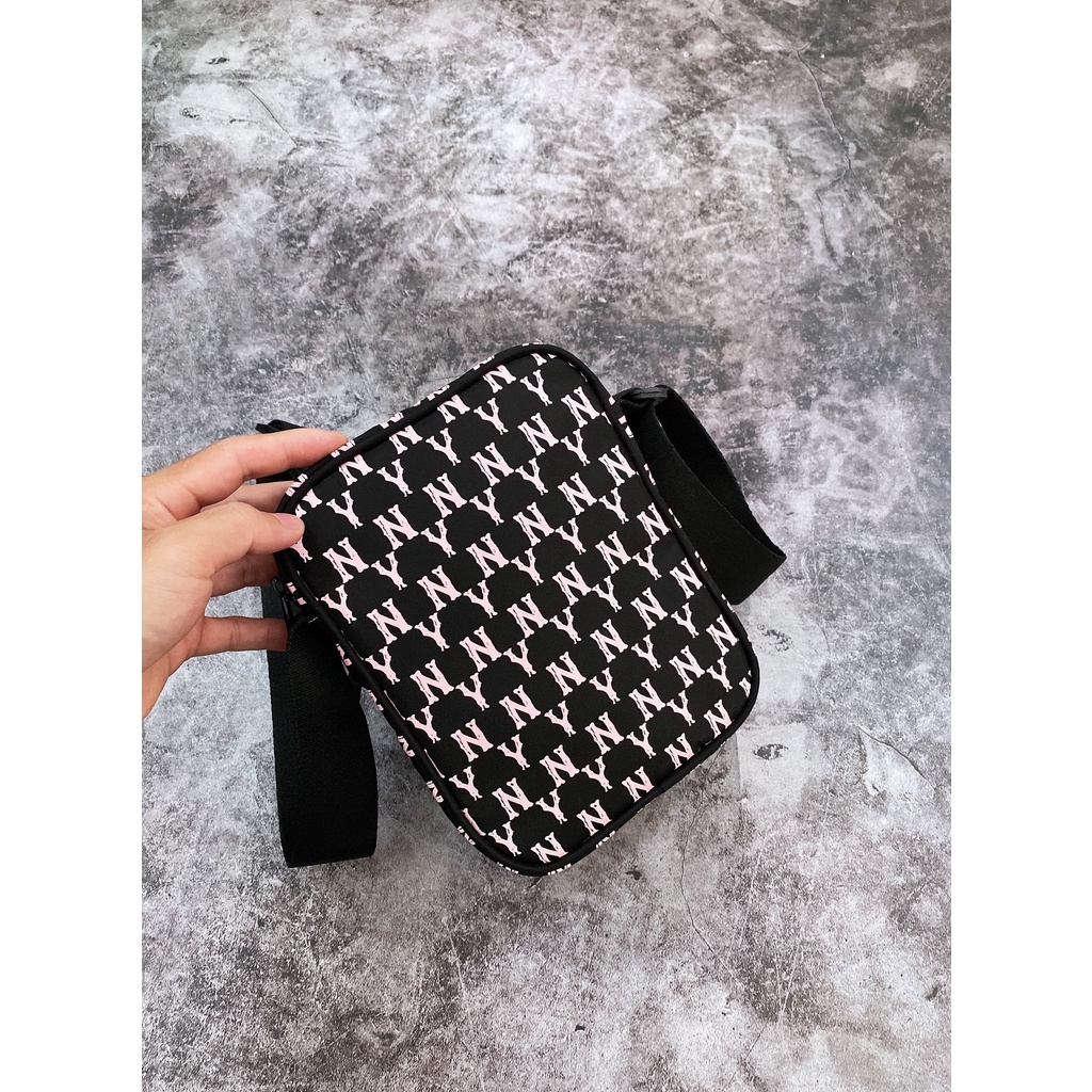 Túi đeo chéo nam nữ B210 MLB MONOGRAM RAINBOW MINI BAG - đen in vàng hồng
