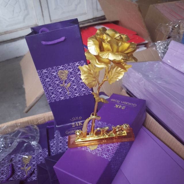 Hoa hồng mạ vàng