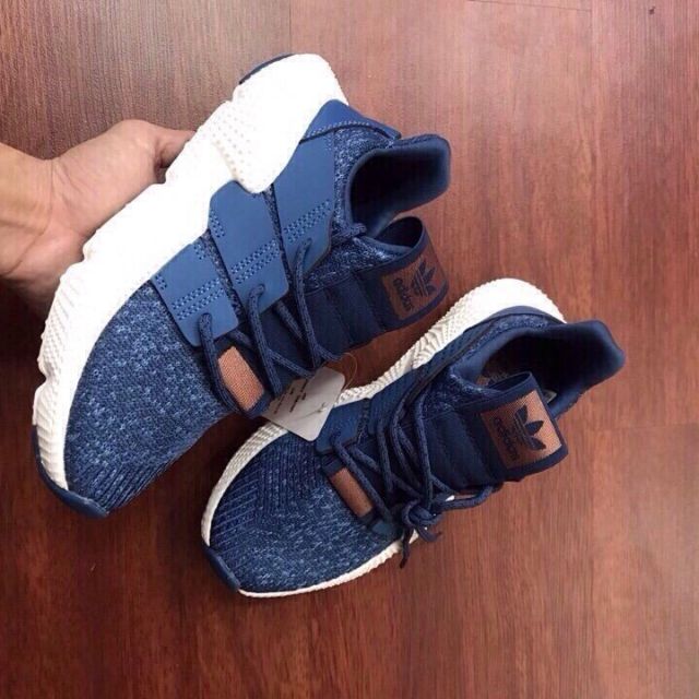 Giày adidas