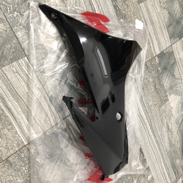 Ốp động cơ bên trái Gsx-R 150/ Cánh yếm bên trái  Gsx