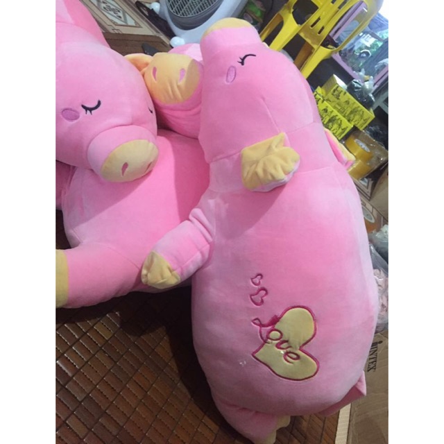 Gối ôm lợn hồng