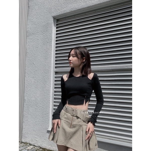 Áo croptop xẻ vai Calu