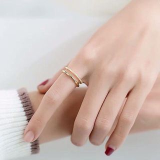 NHẪN KIỂU TITAN MẠ VÀNG 2 HÀNG ĐÍNH ĐÁ VÀ TRƠN
