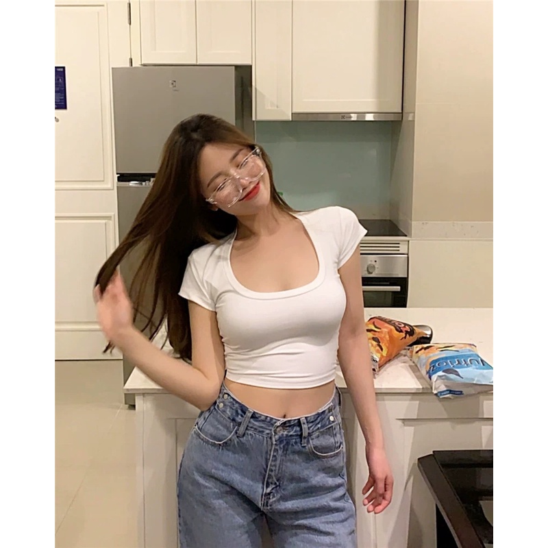 Áo croptop tay ngắn cổ vuông Mugung Áo croptop cổ vuông ngắn tay