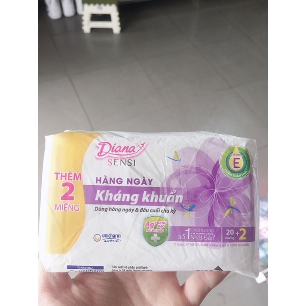 Băng vệ sinh Diana Sensi hàng ngày kháng khuẩn 20 miếng