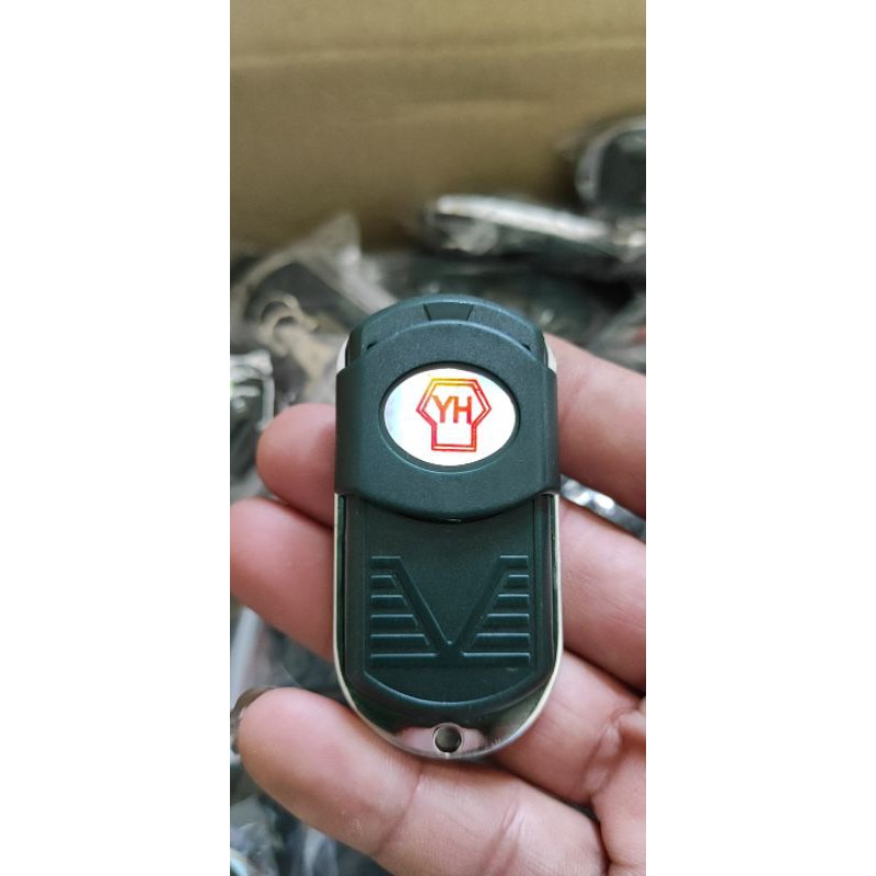 Tay điều khiển cửa cuốn YH-CH 365 mhz mã nhảy XDS-820