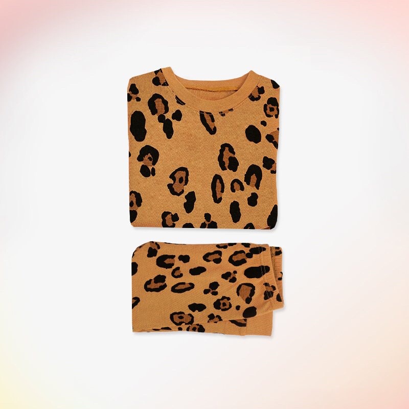 Đồ bộ quần áo dài tay dáng ôm thun cotton mẫu Báo Đốn năm 2022 rất xinh của hãng Unifriend Hàn Quốc mã UND03