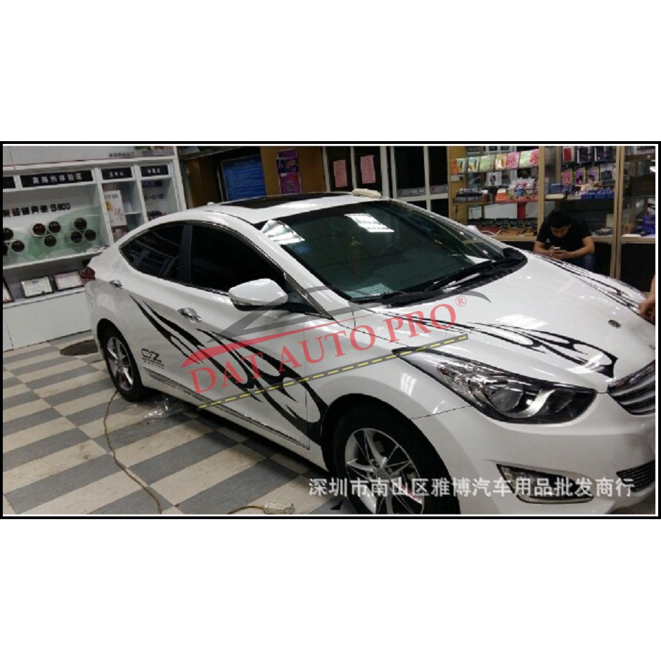 Tem OZ hoa văn màu đen dán dọc thân xe dùng cho oto 5 va 7 chỗ