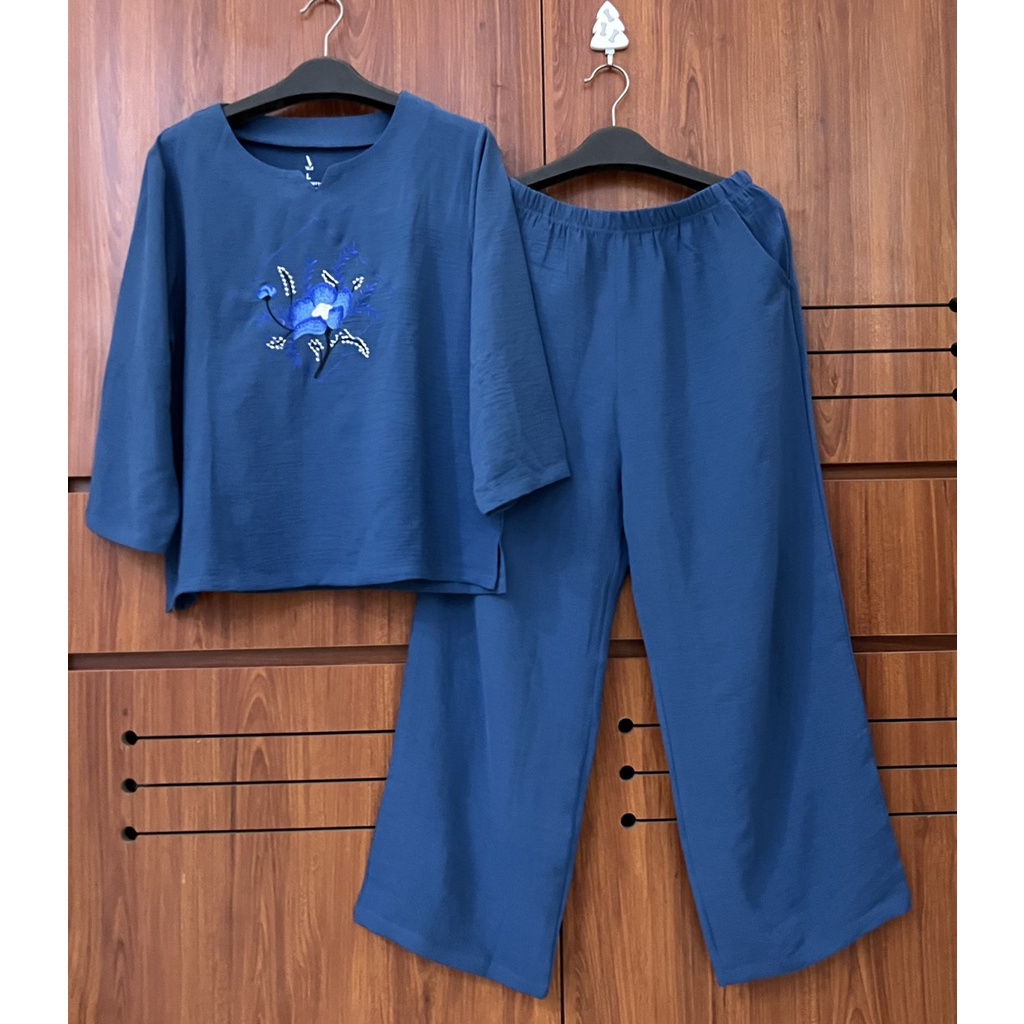 Bộ mặc nhà trung niên cho mẹ, cho bà Vicci DTL01 thiết kế tay lỡ quần dài, chât liệu vải đũi chun mềm mịn, co giãn nhẹ