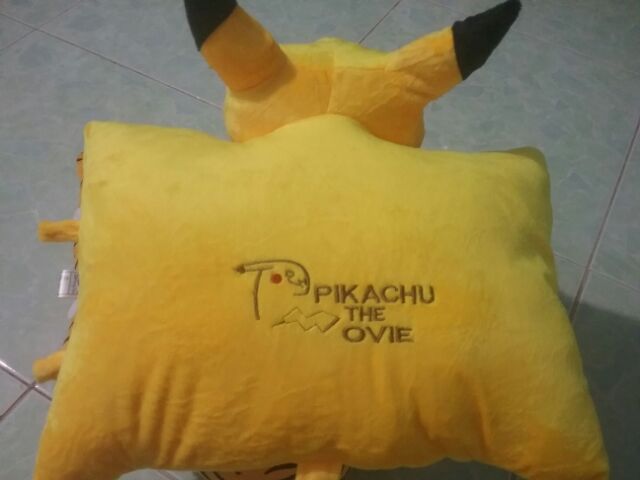 Gối xe máy hình pikachu cho bé