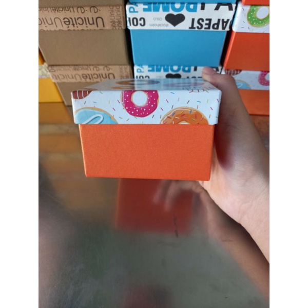 10 hộp vuông đủ màu size 9x9 cao 6cm giá rẻ