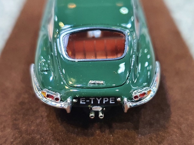 Xe Mô Hình Jaguar E-Type Limited 1:64 JEC ( Xanh Rêu )